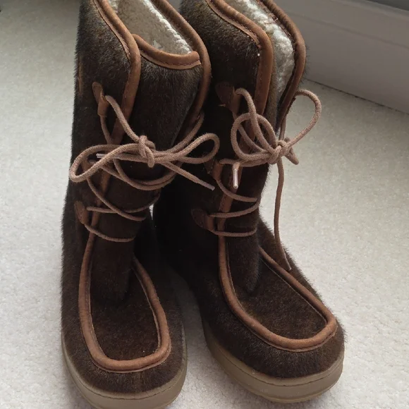 L.L. Bean Dark Brown Boots with Light Brown Trim - Picture 2 of 5